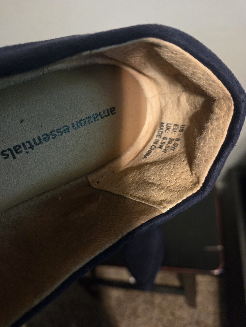Amazon Essentials Women's Navy Pointed Suede-Look Flats - Picture 4 of 4